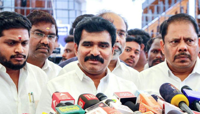 வெப்பம் நீடிப்பதால் தமிழகத்தில் மின்சாரத் தேவை அதிகரிப்பு: அமைச்சர் நிர்மல் குமார் விளக்கம்!